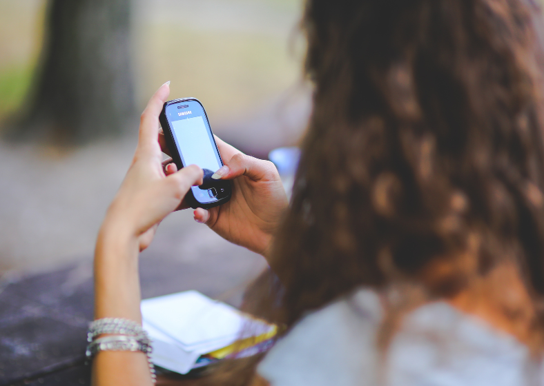 Criado pela Agência Nacional de Telecomunicações (Anatel) em parceria com o Ministério das Comunicações (MCom), o Defesa Civil Alerta busca avisar a população sobre o risco iminente de desastre e orientar sobre medidas de proteção a serem tomadas, com instruções práticas.