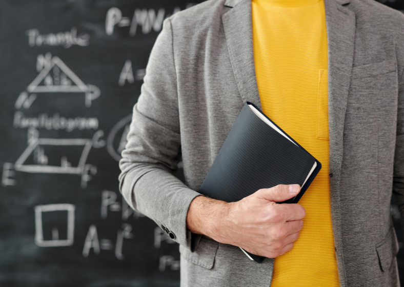 O grupo de nomeados se junta aos outros 12.000 profissionais que ingressaram na rede estadual no início deste ano letivo.