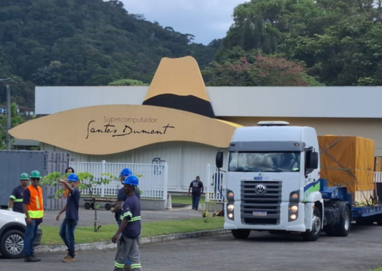 O supercomputador Santos Dumont está instalado no Laboratório Nacional de Computação Científica (LNCC).
